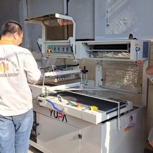 Alternative view of DÂY CHUYỀN MÁY CO MÀNG POF DAO CẮT CHỮ L TỰ ĐỘNG